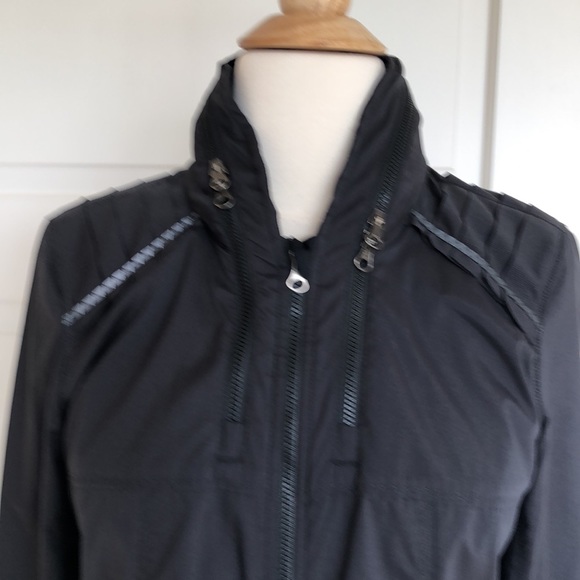 Lululemon Women's Running/Hiking Jacket Black 6 - Picture 3 of 16